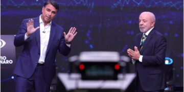 Lula y Flávio Bolsonaro empatan con el 50% de los votos