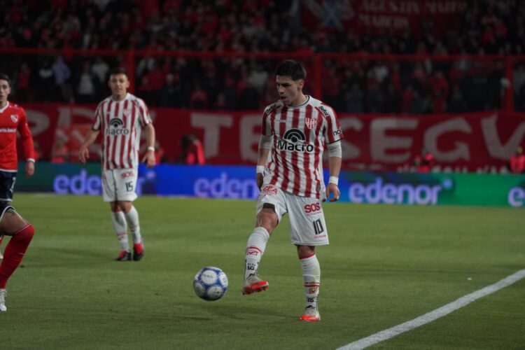 Luna volvió al gol ante el Rojo y llegó a ocho tantos en el año.
