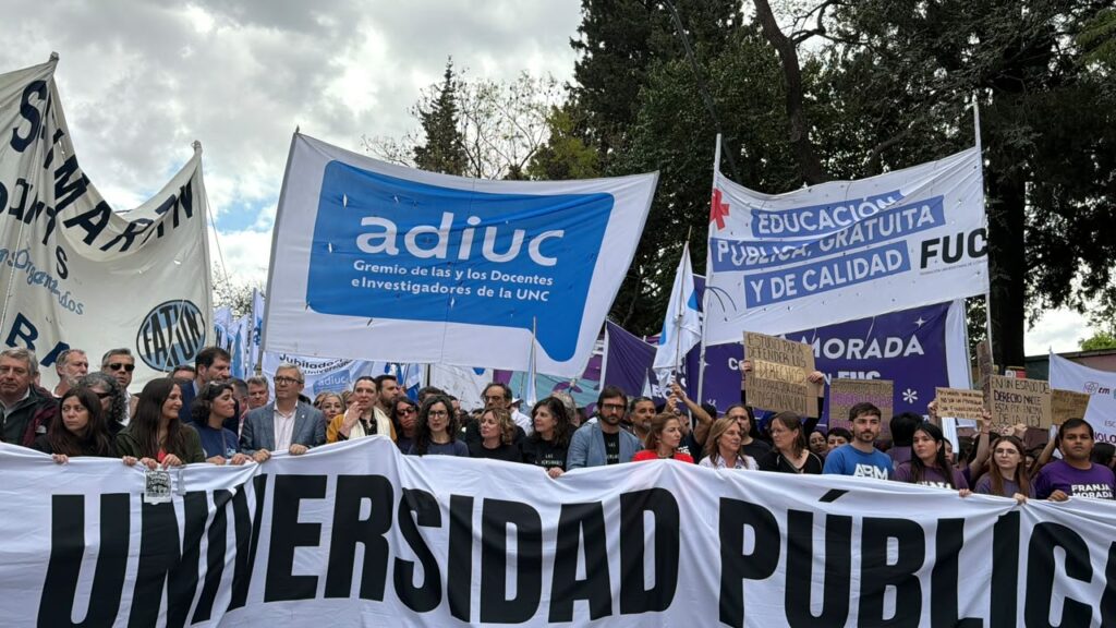 Sin incidentes, una multitud marchó en Córdoba por la Ley de Financiamiento Universitario Sin incidentes, una multitud marchó en Córdoba por la Ley de Financiamiento Universitario