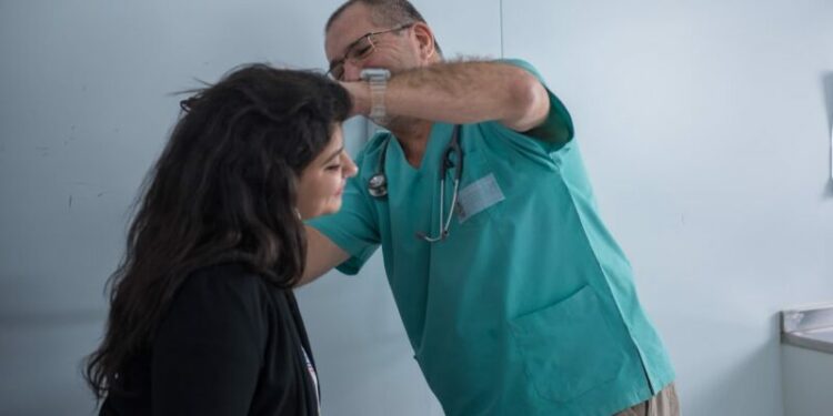 Más del 95% de las consultas se resuelven en el propio hospital, evitando derivaciones.
