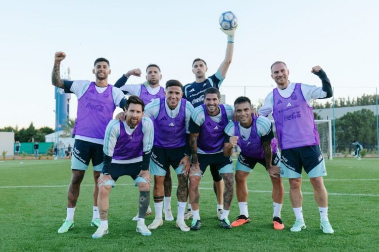Messi y su última práctica con la Selección: la alegría en Ezeiza y un mensaje en redes Los campeones del mundo listos para el último baile del genio rosarino.