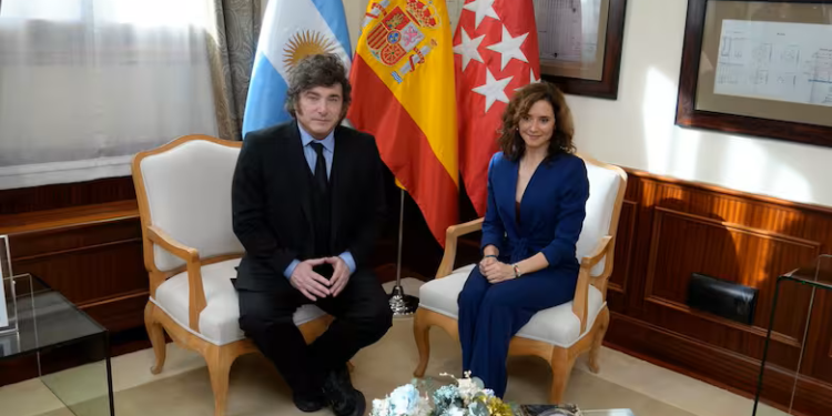 Milei cerró su gira en España con fuertes polémicas y sin gestos de respaldo relevantes La presidenta de la Comunidad de Madrid, Isabel Díaz Ayuso, recibió a Milei "a puertas cerradas".