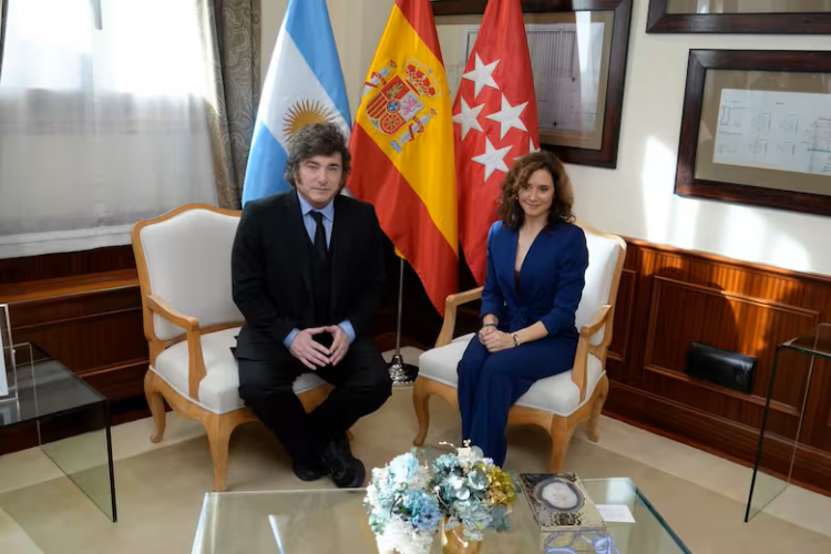 Milei cerró su gira en España con fuertes polémicas y sin gestos de respaldo relevantes La presidenta de la Comunidad de Madrid, Isabel Díaz Ayuso, recibió a Milei "a puertas cerradas".