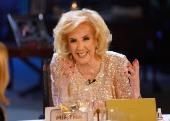 Llaryora y Juana Viale imaginaron los 100 de Mirtha en el Kempes