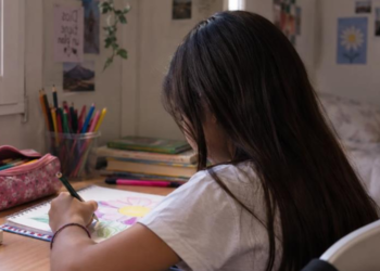 Buscan una familia para Morena, una niña de 10 años que espera ser adoptada
