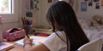 Buscan una familia para Morena, una niña de 10 años que espera ser adoptada