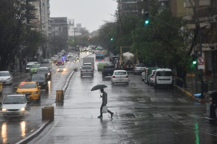 Córdoba tendrá este jueves una máxima de 19°C, con cielo parcialmente nublado y probabilidad de lluvias débiles durante la tarde y la noche.
