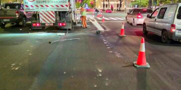 Finalizó la recuperación de la calzada en las calles General Paz y Vélez Sarsfield Se ejecutan tareas de pintura de señalización horizontal en horario nocturno.