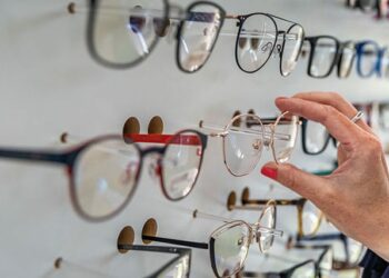 Las ópticas cordobesas registraron una caída en las ventas y la facturación durante septiembre, según un relevamiento de la Cámara del sector.
