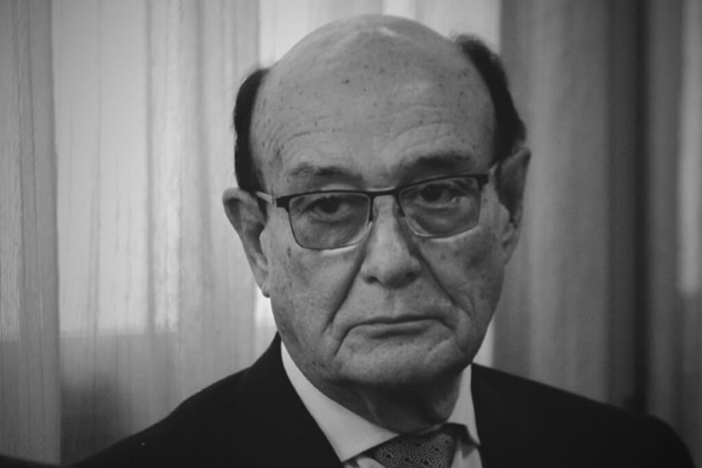 Tras recibir una condena de tres años de prisión condicional, Oscar González se retiró de los Tribunales de Villa Dolores sin hacer declaraciones, mientras una multitud lo despedía al grito de “asesino”
