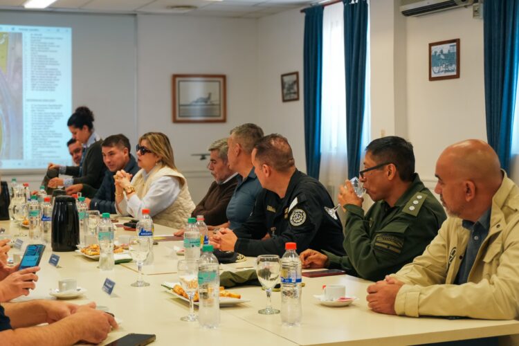 La Provincia y Nación avanzan en el operativo para la visita del Papa El Gobierno de Córdoba, a través del Ministerio de Seguridad, trabaja junto a la Nación en el diseño del dispositivo integral que se implementará durante la histórica visita del Sumo Pontífice a la provincia.