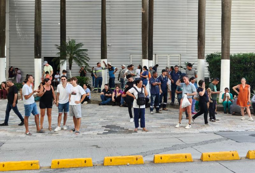 Panamá reportó un sismo de magnitud 6,3 en el suroeste del país La ciudadanía ganó las calles con la esperanza de resguardarse.