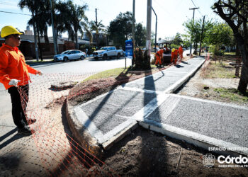 Llaryora supervisó la puesta en valor de la plaza de B° Ampliación Centro América Llaryora supervisó la puesta en valor de la plaza de B° Ampliación Centro América