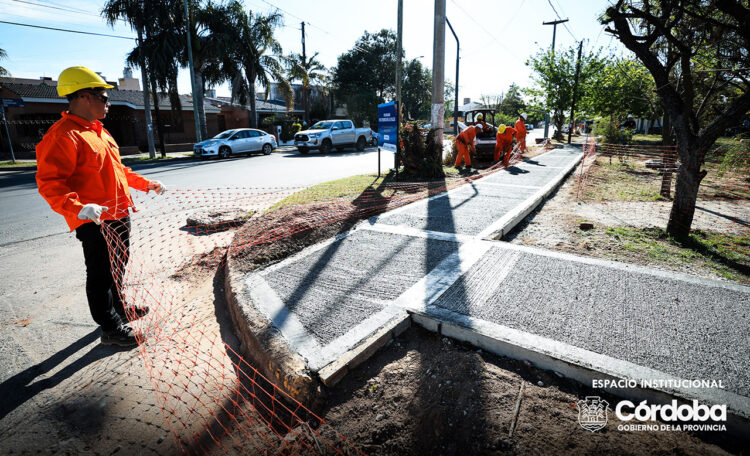 Llaryora supervisó la puesta en valor de la plaza de B° Ampliación Centro América Llaryora supervisó la puesta en valor de la plaza de B° Ampliación Centro América
