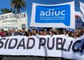 Docentes, estudiantes y autoridades de la UNC se movilizaron el 12 de mayo en la 4.ª Marcha Federal Universitaria. Foto: Fátima Vanessa Giménez.