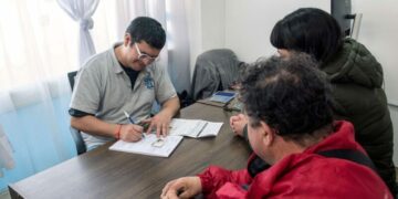 La oficina tiene horario extendido y guardias en fines de semana y feriados.