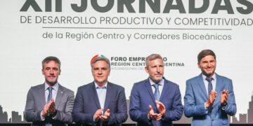 El gobernador de Córdoba participó, junto a sus pares Rogelio Frigerio (Entre Ríos) y Maximiliano Pullaro (Santa Fe), de la apertura de las XII Jornadas de Desarrollo Productivo y Competitividad de la Región Centro.