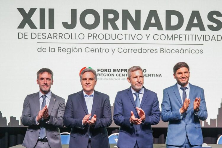 El gobernador de Córdoba participó, junto a sus pares Rogelio Frigerio (Entre Ríos) y Maximiliano Pullaro (Santa Fe), de la apertura de las XII Jornadas de Desarrollo Productivo y Competitividad de la Región Centro.