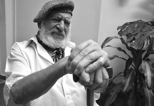 Roberto Espina, cien años de una huella infinita Roberto Espina (1926-2017) dedicó su vida al teatro, los títeres y la literatura, con una obra que recorrió escenarios de todo el país. Foto: redes.
