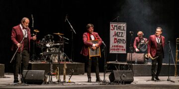 Música para un mundo enchufado, la historia del quinteto que defiende la emoción del vivo