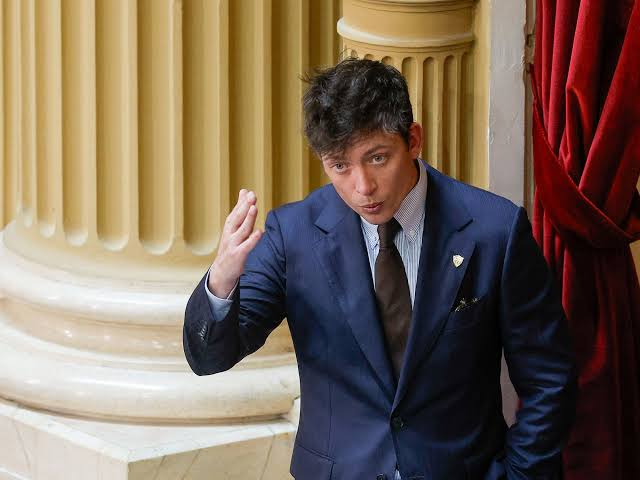 Santiago Caputo llamó a recuperar Malvinas porque el Reino Unido "está siendo colonizado por el Islam” El polémico asesor presidencial, Santiago Caputo.