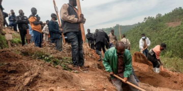 El brote de ébola en el Congo supera los 10.000 casos tras su expansión por la región Las autoridades sanitarias reportaron casi 4.900 muertes desde el inicio de la epidemia en mayo.