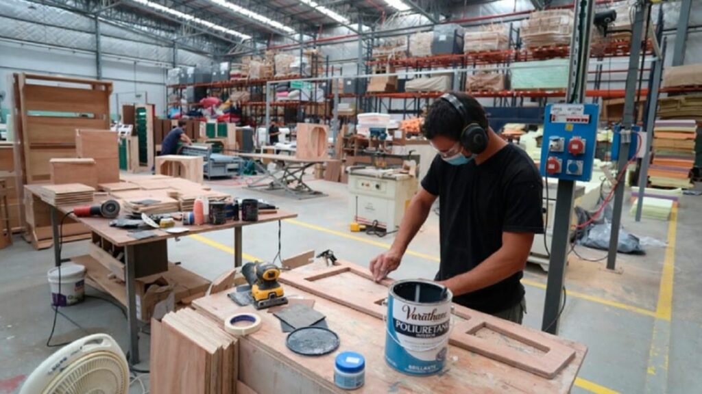 Se perdieron más de 181.000 empleos y cerraron 31.000 empresas desde fines de 2023 Se perdieron más de 181.000 empleos y cerraron 31.000 empresas desde fines de 2023