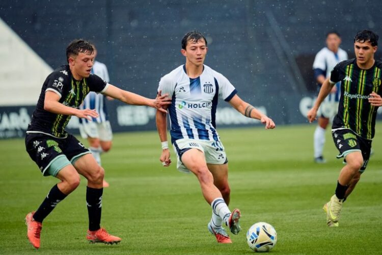 Talleres derrotó 2-0 a Aldosivi y es puntero de su grupo