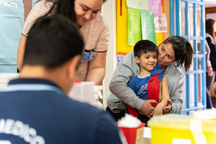 La Noche de las Vacunas: una propuesta para completar los esquemas de vacunación También se realizarán testeos de infecciones de transmisión sexual y se promoverá la donación de sangre, con determinación de grupo sanguíneo y factor RH.