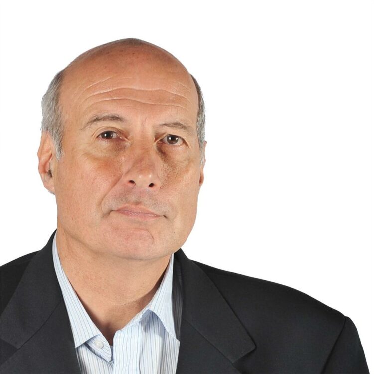 Tito Dómina sobre su nuevo libro: “Le pongo voz al personaje” Nacido en Las Varillas, criado en San Francisco y graduado de Contador Público en la UNC, Esteban Dómina cuenta con 22 libros publicados sobre historia y divulgación. Foto: Prensa.