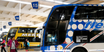 El Gobierno prorrogó los permisos para el transporte internacional de pasajeros terrestre Prorrogan licencias para el transporte internacional de pasajeros.