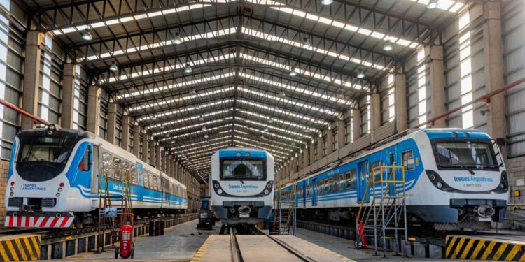 Trenes Argentinos concretó el primer pago para la compra de 43 formaciones Las nuevas formaciones se prestarán servicio en los ferrocarriles Roca, Mitre, Sarmiento, San Martín y Belgrano Sur.