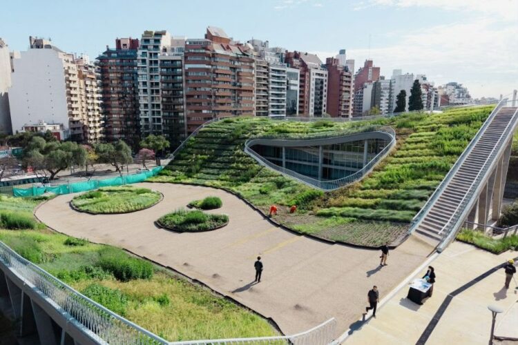 Un nuevo paseo conectará los museos, el Rosedal, el super park y el Faro La cubierta verde del Centro Cultural Córdoba sumará 4.500 metros cuadrados con alrededor de 140 mil plantas y plantines.