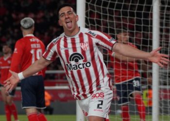 Instituto se impuso por 4-1 ante Independiente y sostiene el liderazgo