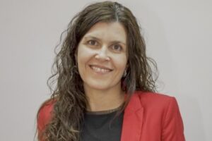 La maternidad se posterga, mientras disminuyen los embarazos adolescentes