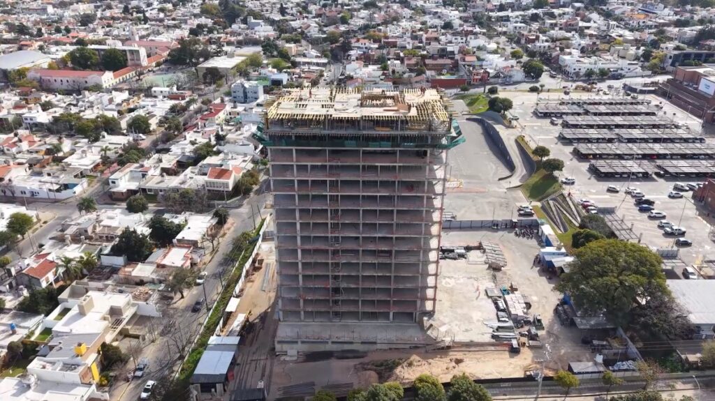 Con un amparo, vecinos buscan frenar el avance de las torres del Córdoba Shopping Con un amparo, vecinos buscan frenar el avance de las torres del Córdoba Shopping