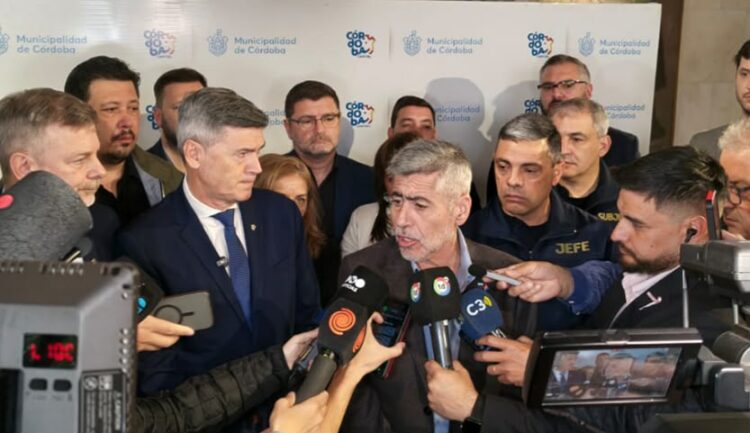 La Provincia y la Municipalidad de Córdoba acordaron coordinar operativos especiales para garantizar la seguridad y el orden público durante acontecimientos extraordinarios.