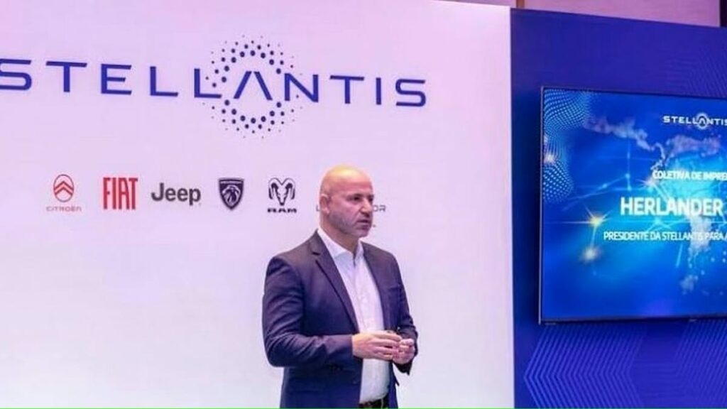 La empresa dueña de Fiat y Peugeot evalúa el cierre de sus dos plantas en la Argentina