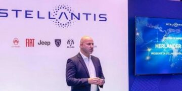 Stellantis advierte que evalúa el cierre de sus dos plantas en la Argentina
