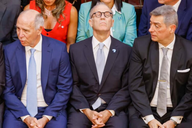 La Corte Suprema habilitó horas inhábiles y acortó a 24 horas el plazo procesal para definir la nueva integración que revisará la Ley de Tierras.
