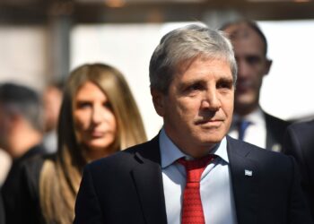 Caputo viaja a Tailandia para negociar con el FMI un giro de USD 1.000 millones