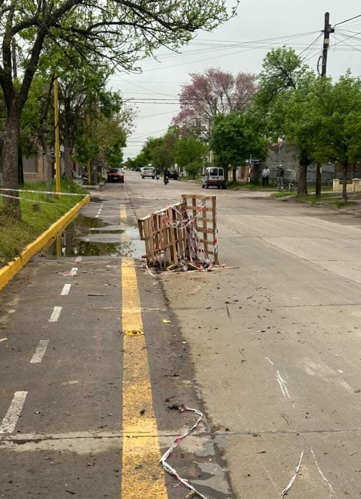 Un motociclista sufrió un traumatismo de cráneo tras chocar contra un vallado Un motociclista sufrió un traumatismo de cráneo tras chocar contra un vallado
