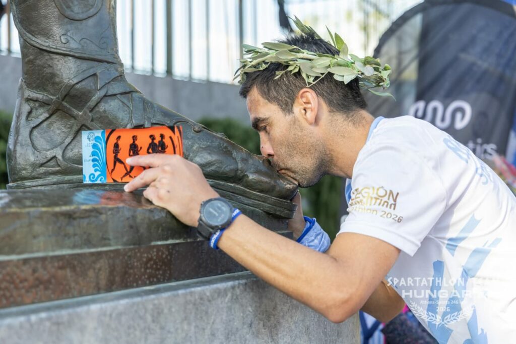 El cordobés Facundo Navarro completó los 246 km del legendario Spartathlon