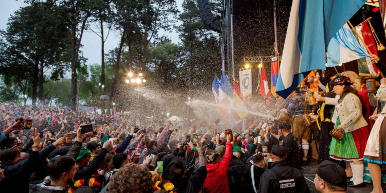 La Oktoberfest en Villa General Belgrano fue uno de los eventos más convocantes del finde largo.