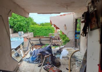 Explosión en una vivienda: una mujer y un niño resultaron heridos
