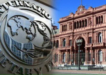 El FMI recortó al 2,1% la proyección de crecimiento para la Argentina y advirtió sobre el impacto en el empleo El FMI recortó al 2,1% la proyección de crecimiento para la Argentina y advirtió sobre el impacto en el empleo