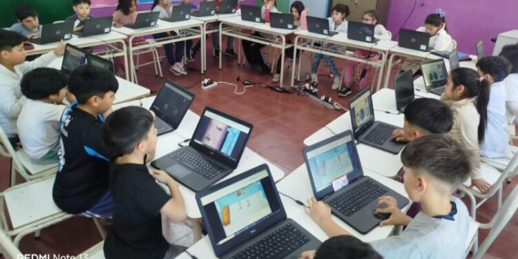 Escuelas y jardines municipales de Córdoba se destacaron en las Olimpiadas Matemáticas Las escuelas y jardines municipales de Córdoba se destacaron en las Olimpiadas Matemáticas Matific LATAM 2026, con más de 3.200 estudiantes participantes y una precisión de acierto del 78,4%, superior a los promedios nacional y latinoamericano.