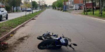 Murió un motociclista tras chocar contra un árbol