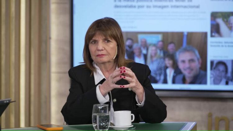 realiza un breve epigrafe al respecto de toda la nota
Patricia Bullrich aseguró que está preparada para llegar a la Presidencia, aunque evitó confirmar una candidatura para 2027. Además, defendió la eliminación de las PASO y pidió resolver los cambios electorales antes de fin de año.
