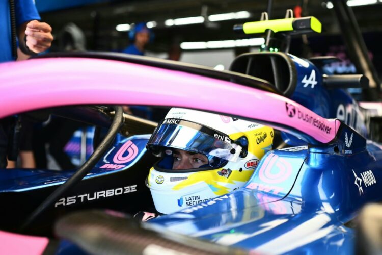 Franco Colapinto corre en el GP de Estados Unidos: horario y dónde verlo Franco Colapinto correrá este domingo el Gran Premio de Estados Unidos desde las 17, hora argentina, en el Circuito de las Américas. El piloto de Alpine deberá remontar tras recibir una penalización de 10 puestos en la grilla de largada. La carrera se transmitirá por Fox Sports, Disney+ Premium y F1 TV Pro.
